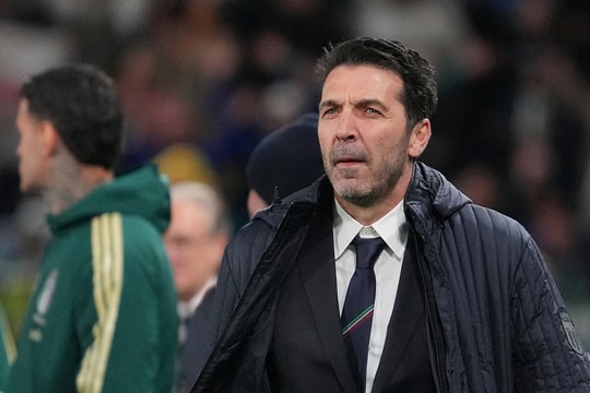 Buffon từ chức sau thất bại của Italy