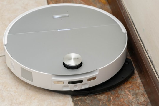 Robot đầu tiên có giẻ lau rung mở rộng của Roborock