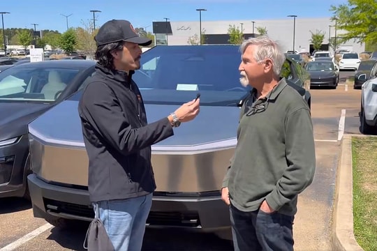 Tài xế giảm thị lực được khuyên mua xe Tesla có thể tự lái