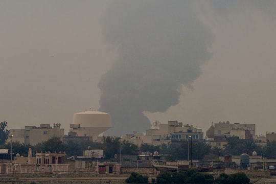 Iran tuyên bố tập kích trung tâm dữ liệu Amazon