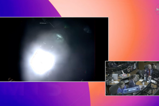 Tàu Orion rời quỹ đạo Trái Đất tiến đến Mặt Trăng