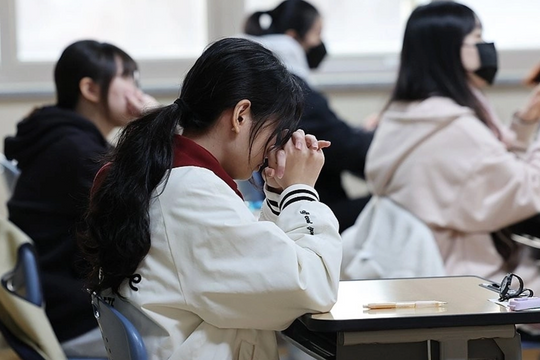 Nước châu Á nào cấm máy bay cất, hạ cánh trong ngày thi đại học?