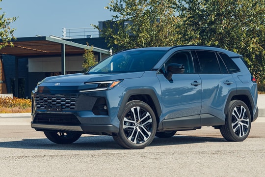 Sản lượng toàn cầu của Toyota giảm tháng thứ 4 liên tiếp