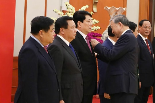 Chủ tịch nước Lương Cường và Thủ tướng Phạm Minh Chính được tặng huân chương