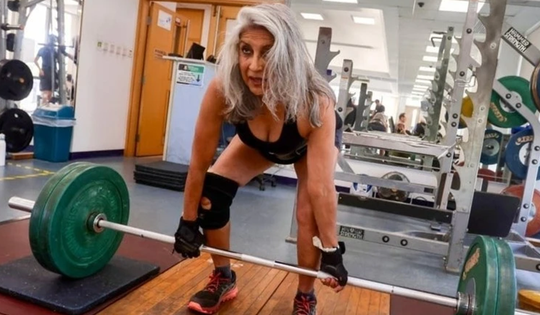 Cụ bà U70 vẫn nâng tạ mỗi ngày nhờ thói quen độc lạ có "1-0-2"