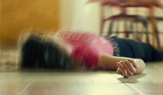 Người phụ nữ 26 tuổi tử vong đột ngột vì tự chữa đau họng theo cách "lạ đời" sau bữa lẩu cay