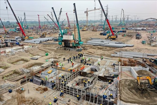 Hà Nội: Nhộn nhịp trên công trường dự án sân vận động Trống Đồng