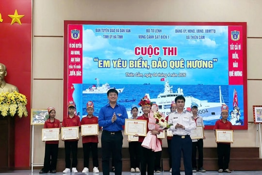 Lan tỏa tình yêu biển đảo quê hương cho học sinh Hà Tĩnh