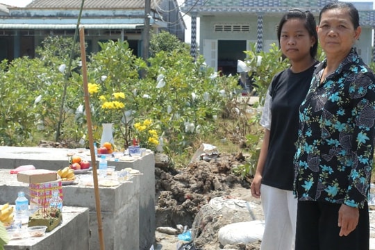 Ba ngôi mộ chưa kịp khô xi măng, ông bà nội lo cháu gái mồ côi thất học