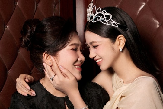 Á hậu Minh Kiên tri ân mẹ