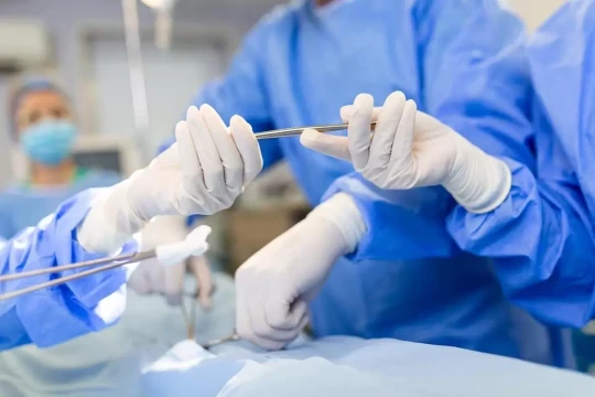 Sửa mũi lần thứ 5 để giống thần tượng