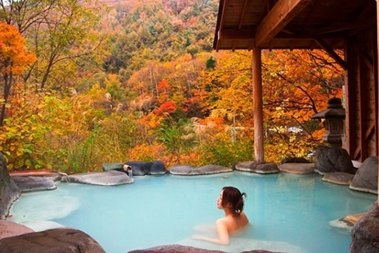 Người Nhật sống khỏe nhờ tắm suối khoáng nóng mỗi ngày