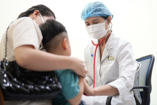 Dấu hiệu cảnh báo biến chứng não ở trẻ mắc tay chân miệng