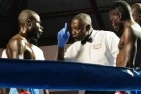 Võ sĩ quyền Anh tử nạn sau khi không được dừng trận đấu