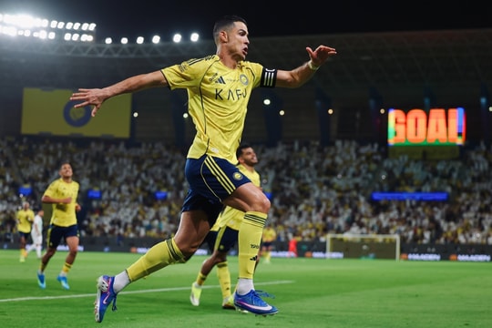 Ronaldo lập cú đúp trong ngày tái xuất