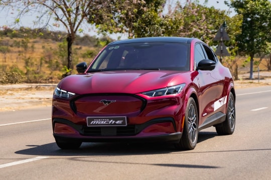 Ford Mustang Mach-E giảm giá gần 1 tỷ đồng