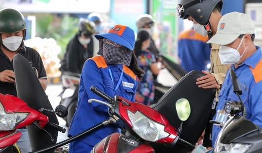 Giá xăng dầu hôm nay: Thấp hơn nhiều nước láng giềng