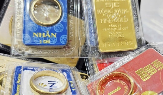 Giá vàng hôm nay 4-4: Bất ngờ mức chênh lệch với giá vàng thế giới