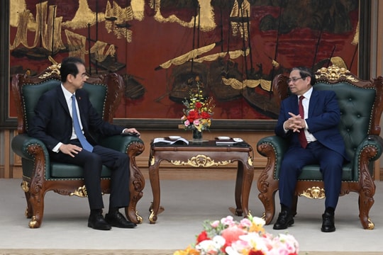 Thủ tướng Phạm Minh Chính tiếp Đại sứ Trung Quốc Hà Vĩ