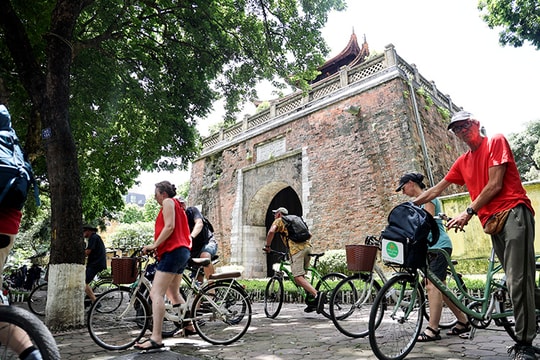 Thời tiết ngày 5/4: Nắng nóng gia tăng trên diện rộng, Bắc Bộ có mưa vài nơi