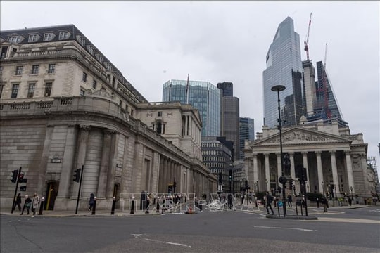 Từ địa chính trị đến túi tiền người dân