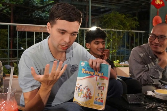 Lớp học 'nhập gia tùy tục' cho người nước ngoài ở Hà Nội