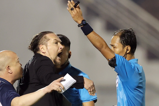 HLV Popov gọi trọng tài là ‘sát thủ chuyên nghiệp’