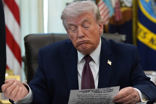 Cánh cửa thoát khỏi cuộc chiến Iran dần hẹp lại với ông Trump