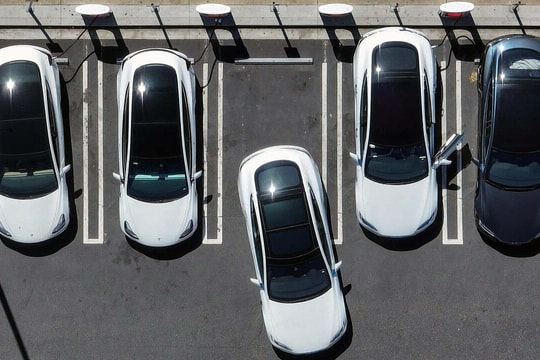 Tesla vượt BYD, giành lại ngôi vương xe điện toàn cầu