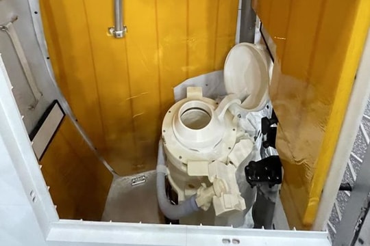 Sự cố dai dẳng với nhà vệ sinh 23 triệu USD của Artemis II