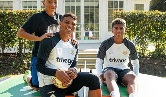 Con trai cựu danh thủ Brazil khoác áo đội tuyển U15 Anh
