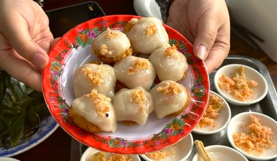 4 món bánh đặc sản tên lạ, giá siêu rẻ, khách ăn chục chiếc chưa chán ở Huế