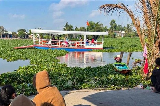 Tìm thấy thi thể hai cháu bé đuối nước trên sông Vàm Cỏ Tây