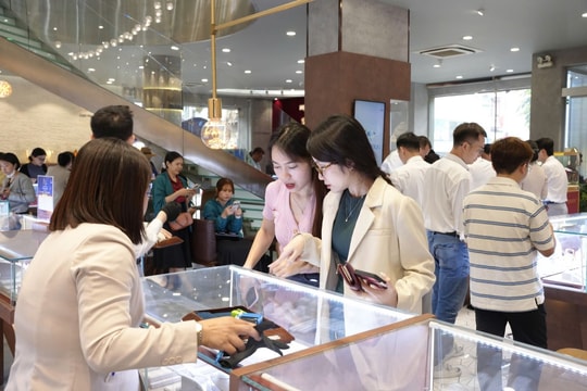 Giá vàng quay đầu giảm, thị trường mua bán ổn định