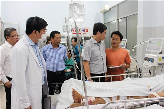 Vụ xe ô tô lao xuống vực ở Lâm Đồng: Thăm hỏi các nạn nhân đang điều trị tại bệnh viện