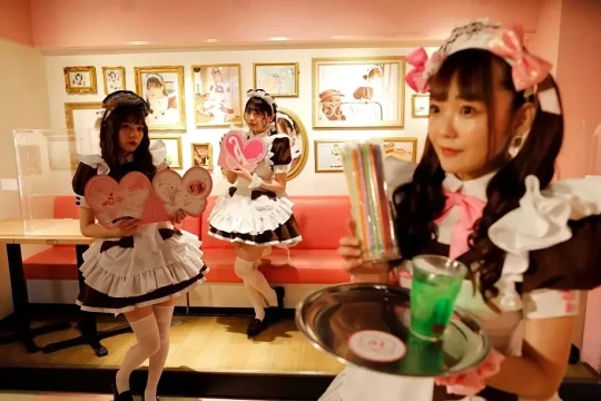 Sự thật mô hình cà phê hầu gái ở Nhật Bản