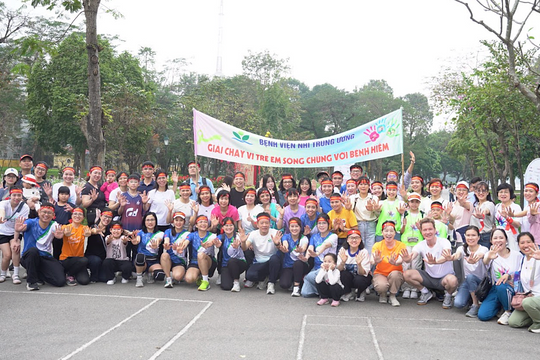 Top 3 đạt thành tích tốt nhất giải chạy vì trẻ bệnh hiếm