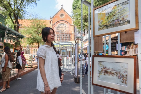 Tranh ký họa về Hà Nội, Huế, TP HCM