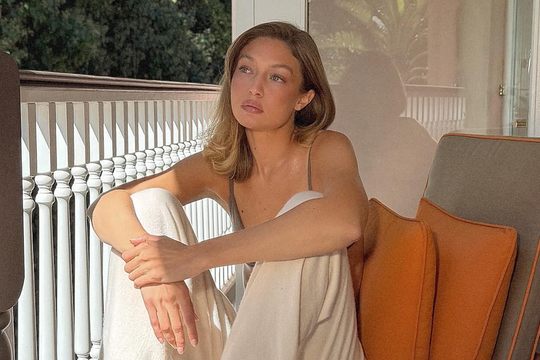 Gigi Hadid phủ nhận liên quan tỷ phú ấu dâm Epstein