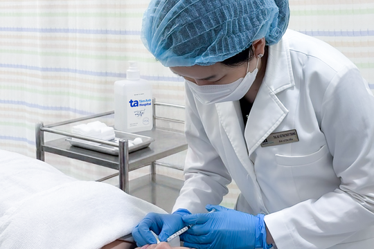 Sẹo lồi lan rộng trên môi