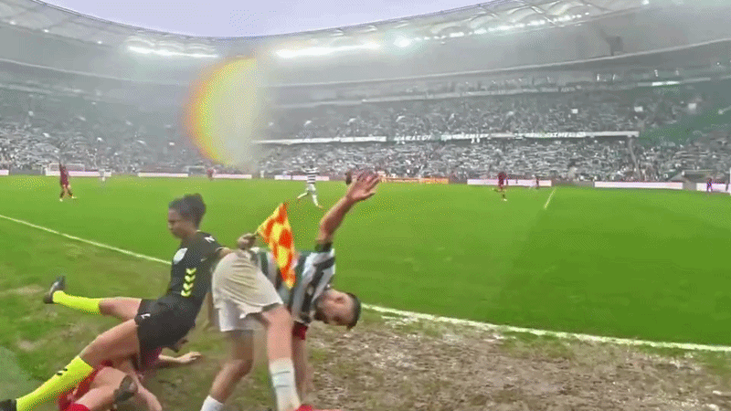 Nữ trọng tài bị xoạc ngã ở Thổ Nhĩ Kỳ