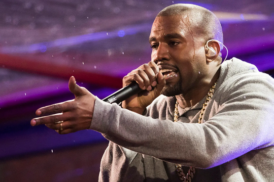 Kanye West không được biểu diễn ở SVĐ Tottenham