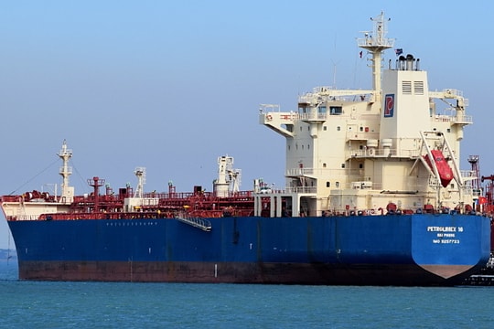 Huy động tàu cỡ lớn chở dầu từ Trung Đông về Việt Nam