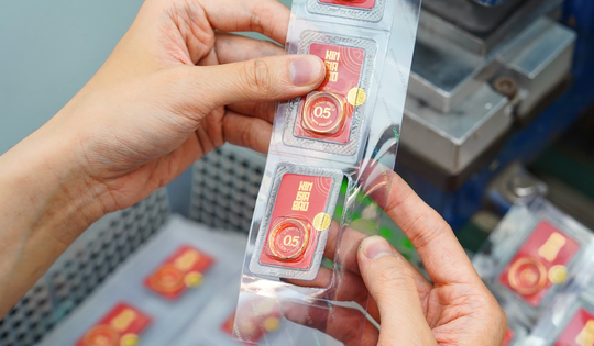 Tối 6-4, giá vàng tăng trở lại, công ty SJC tạm ngưng đăng ký online mua vàng