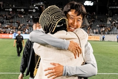 Khoảnh khắc gây sốt của G-Dragon và Son Heung Min