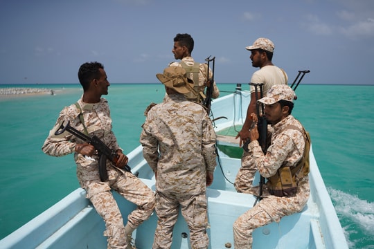 Iran dọa mở rộng phong tỏa eo biển Bab el-Mandeb, Israel tấn công hạ tầng Tehran