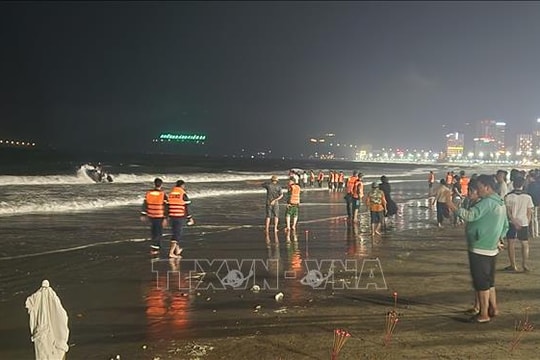 Tìm thấy thi thể học sinh lớp 12 bị sóng cuốn ở Quy Nhơn