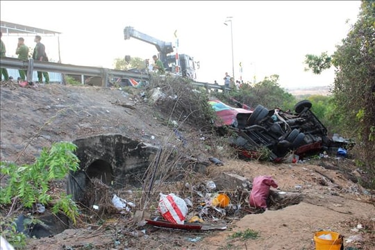 Thủ tướng yêu cầu khắc phục hậu quả vụ tai nạn giao thông đặc biệt nghiêm trọng tại tỉnh Lâm Đồng