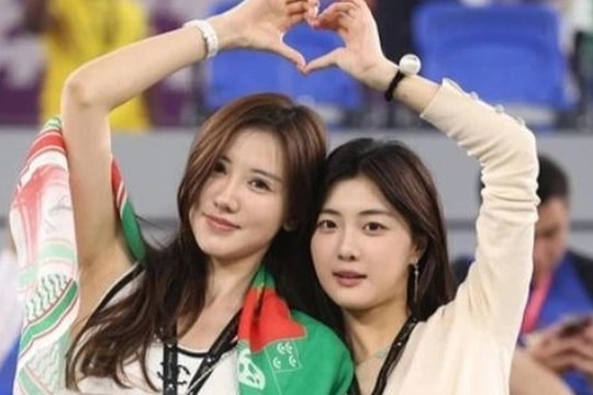 Khách Việt bỏ tiền tỷ mua tour World Cup, có lối vào riêng, xe sang đưa đón