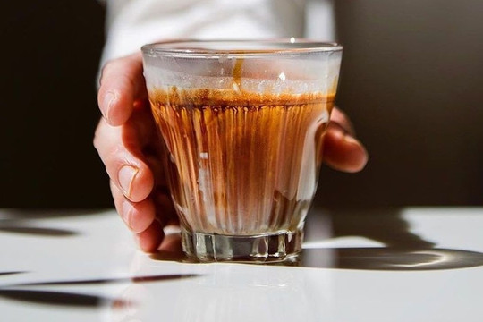 Cốc 'cà phê bẩn' ở Bangkok được tạo ra như thế nào?